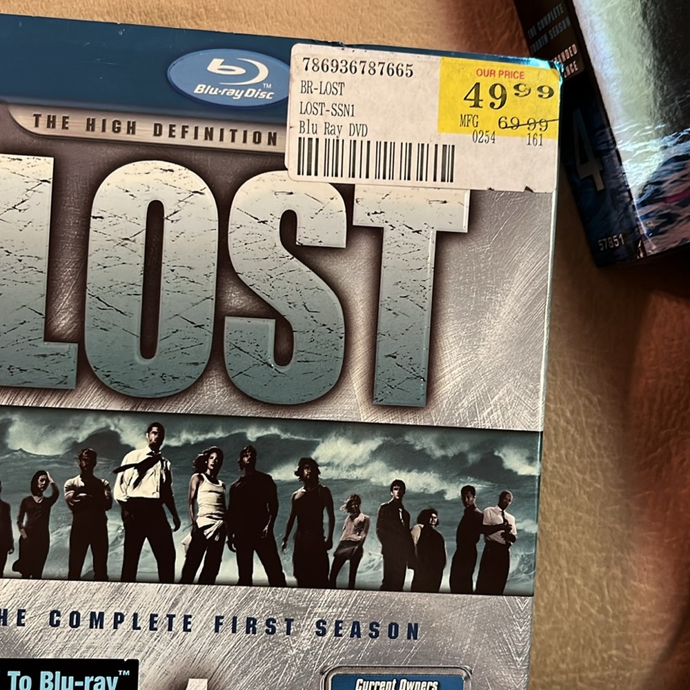 Lost: The Complete First Season DVD and Blu-ray Set - Picture 3 of 8
